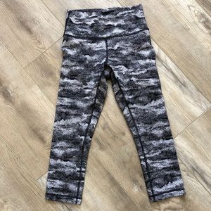 Lululemon high waist wonder under crops size 6